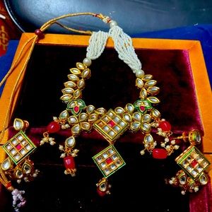Beautiful KUNDAN  choker bead reversible and earrings.